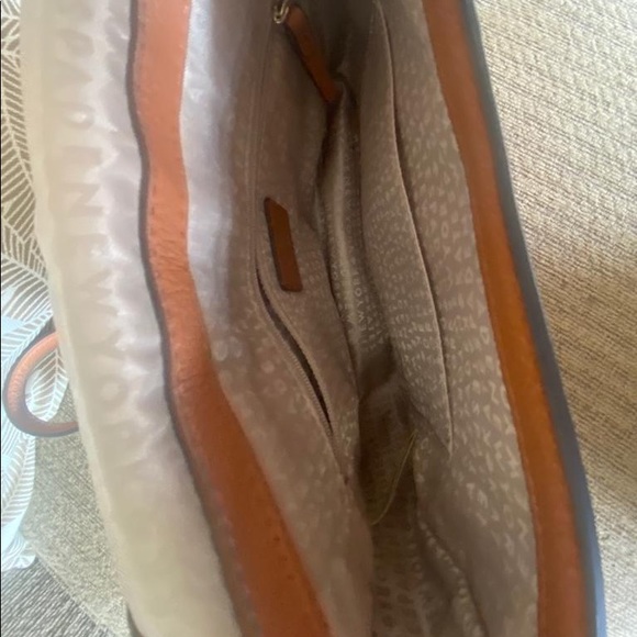 100 - Picture 2 of 3